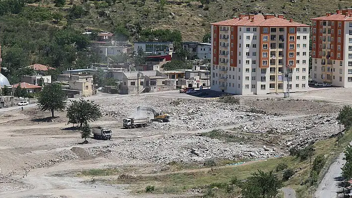 Hacılar'da büyük dönüşümde yeni konutlar için yıkım tamamlandı