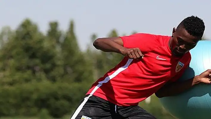 Mensah: 'Ben savaşmaya hazırım' 