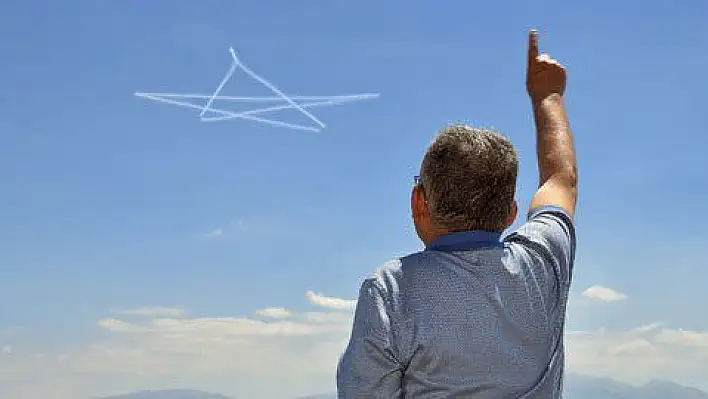 Büyükkılıç, Türk Yıldızları'nı vatandaşlarla izledi