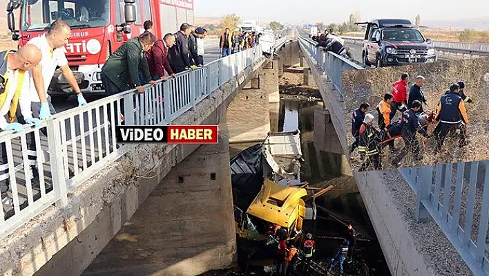 Zincirleme kazada otomobil ve tır Kızılırmak'a düştü