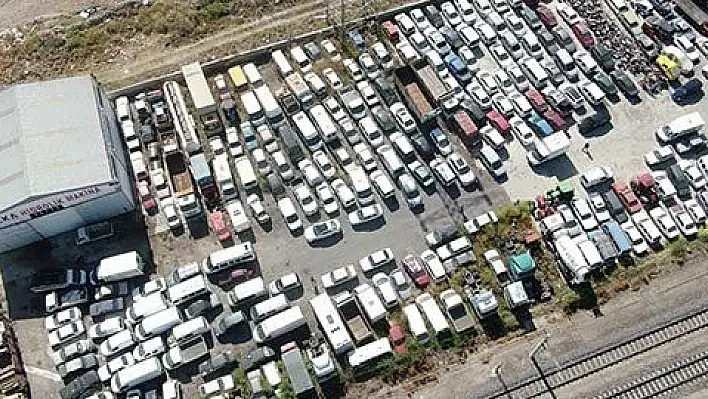  Milyonlarca liralık araçlar otoparklarda çürüyor