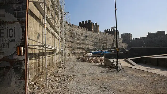 KAYSERİ KALESİ'NDE RESTORASYON ÇALIŞMALARI DEVAM EDİYOR