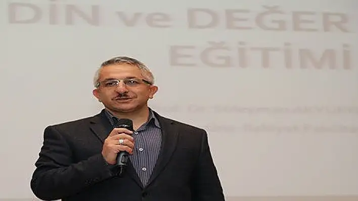 ERÜ'de Evlilik Okulu Seminerleri'nde 'Ailede Değerler Eğitimi' ele alındı 