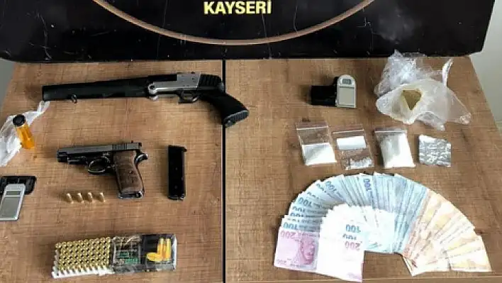 Uyuşturucu operasyonunda 12 kişi gözaltına alındı