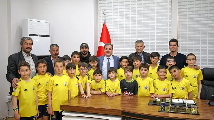 Erciyessporlu minikler, Başkan Özdoğan'ı ziyaret etti 