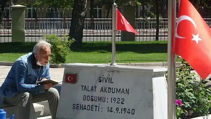 Şehitlikte hüzünlü ziyaret