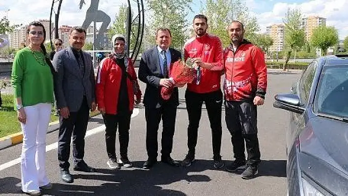 Şampiyonlara mehterli karşılama