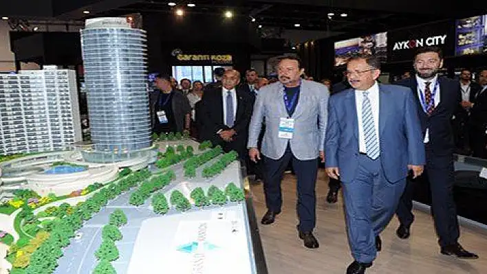 Bakan Özhaseki Dubai'de inşaat sektörüyle bir araya geldi