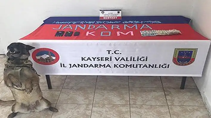 Jandarmadan uyuşturucu operasyonu: Çok sayıda uyuşturucu hap ele geçirildi 