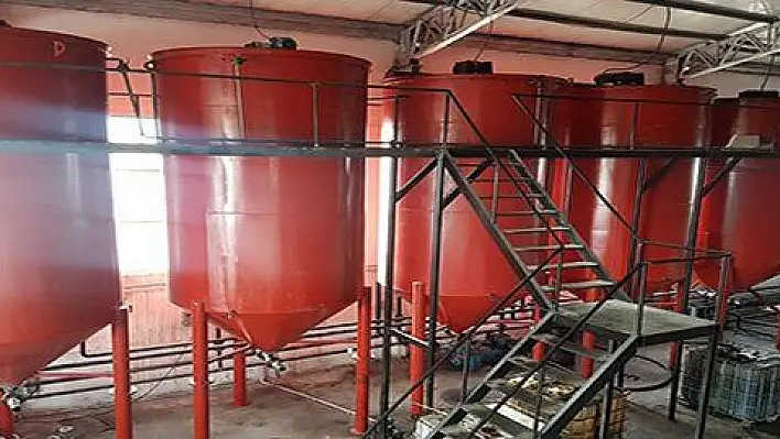 İncesu'da türü belirlenemeyen 147 bin litre madeni yağ ele geçirildi