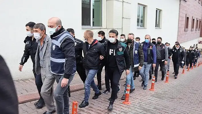 350 polisin katıldığı operasyonda yakalanan 15 kişi adliyede