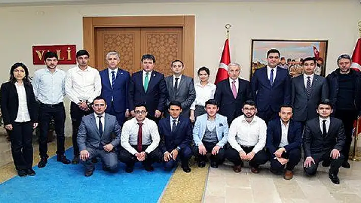 Azerbaycanlı Öğrencilerden Vali Kamçı'ya Ziyaret 