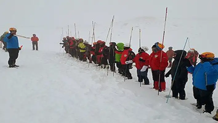 AKUT, kış arama kurtarma eğitimini Erciyes'te yaptı 