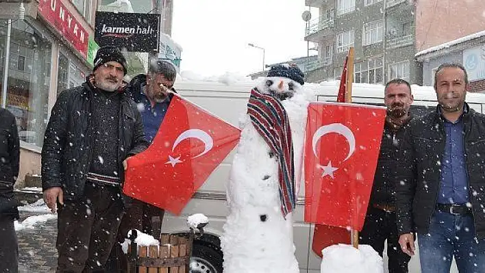 Bünyanlı esnaflardan kardan adam yarışması