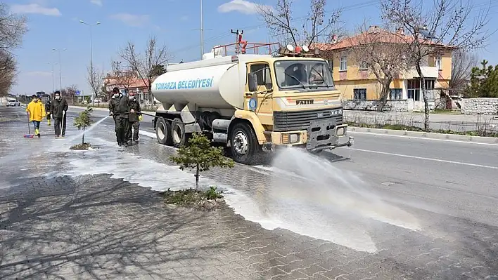 Tomarza Belediyesi cadde ve sokakları dezenfekte etti