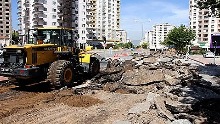 TALAS'TA ALTYAPI ÇALIŞMALARI HIZ KESMİYOR