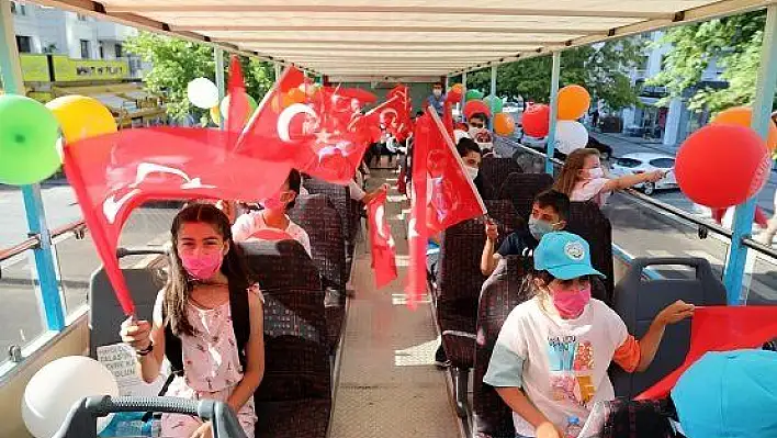 Talaslı çocuklar hem geziyor hem öğreniyor