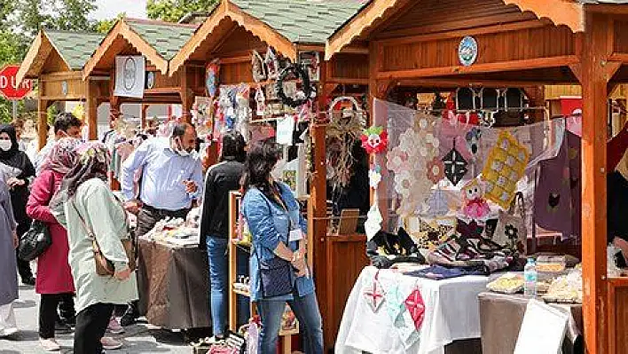 Talas'ta sahne 'Maharetli Eller'in