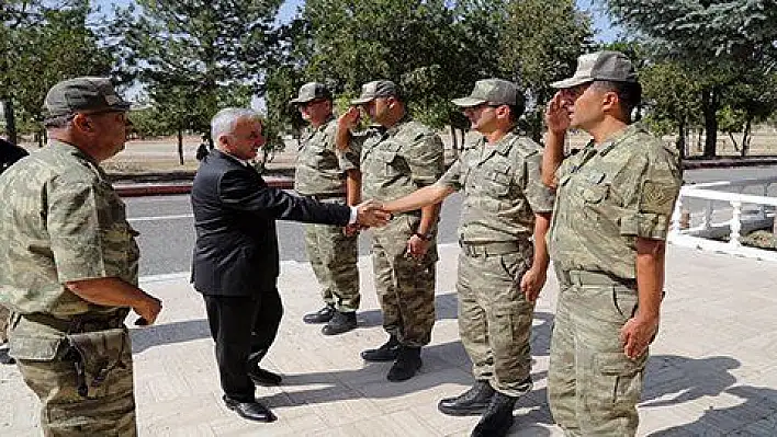 Vali Kamçı KYK ve Mühimmat Bölge Komutanlığını Ziyaret Etti