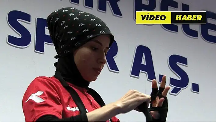 Hem öğrencilerini hem de kendisini şampiyon yapmak için çalışıyor