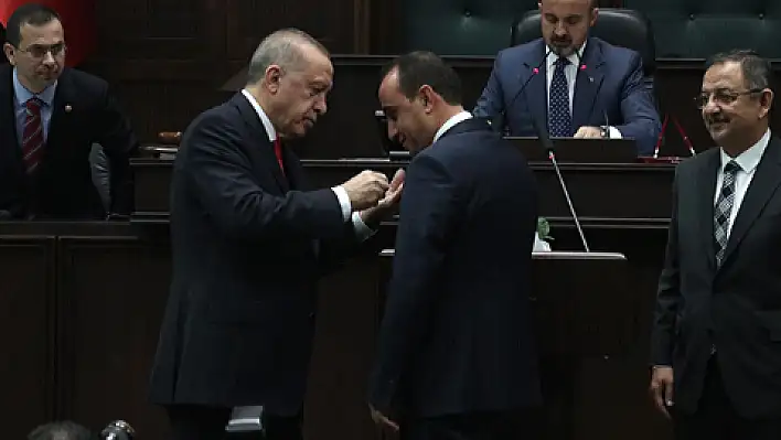 İlmek'in rozetini Başkan Erdoğan taktı