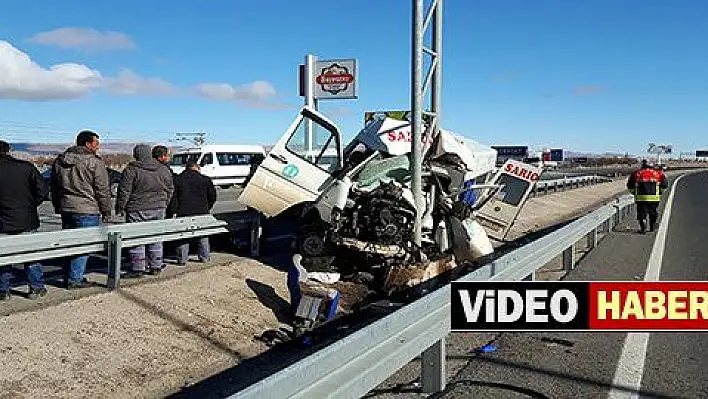 Kayseri'de feci kaza: 2 ölü, 10 yaralı