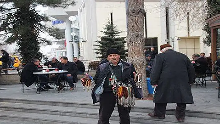 Tespihçi Karakuş: 'Bizde lüks hayat yok işimiz ekmek kavgası'