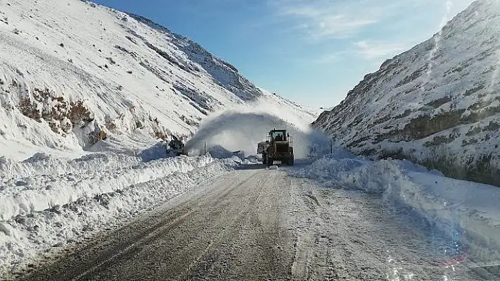 Çığ düşmesi sonucu kapanan Kayseri-Kahranmanmaraş yolu ulaşıma açıldı