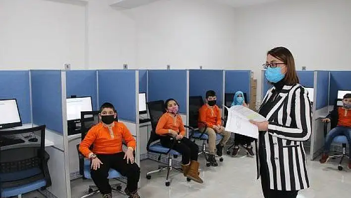 Öğrencilere ve kursiyerlere teknolojik kolaylık, 'E-sınav merkezi'