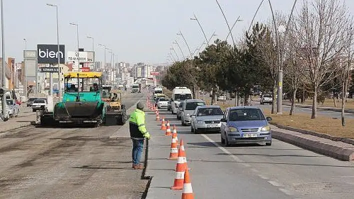 Büyükkılıç: 'Kış şartlarından etkilenen yolları onarıyoruz'