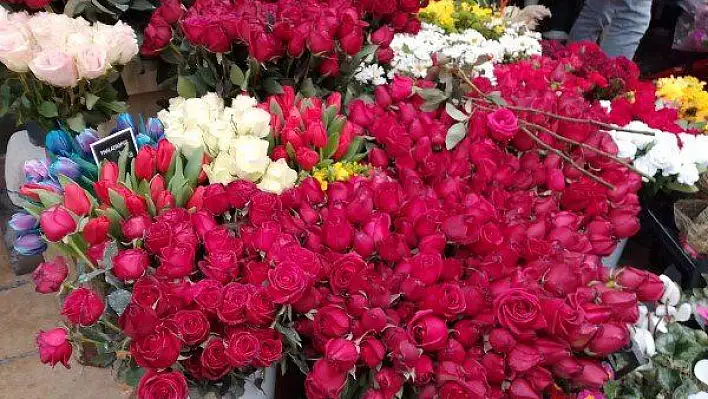 Çiçekçilerde Sevgililer Günü yoğunluğu