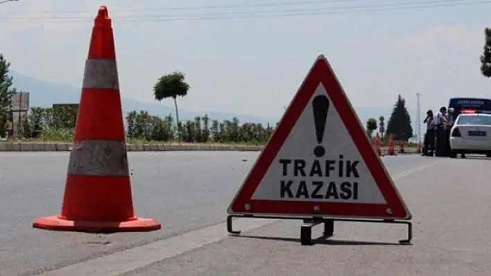 Sümer üst geçidinde trafik kazası: 3 yaralı 