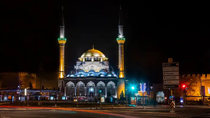 Bürüngüz Camii'ne gerdanlığı asıldı 