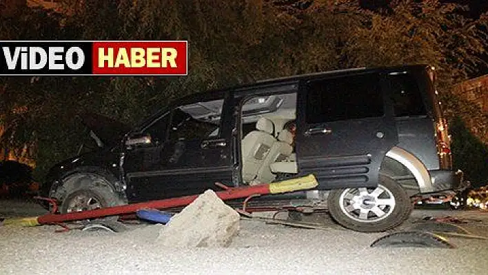 Babasının aracını kaçırdı, oyun parkına daldı: 1'i ağır 2 yaralı