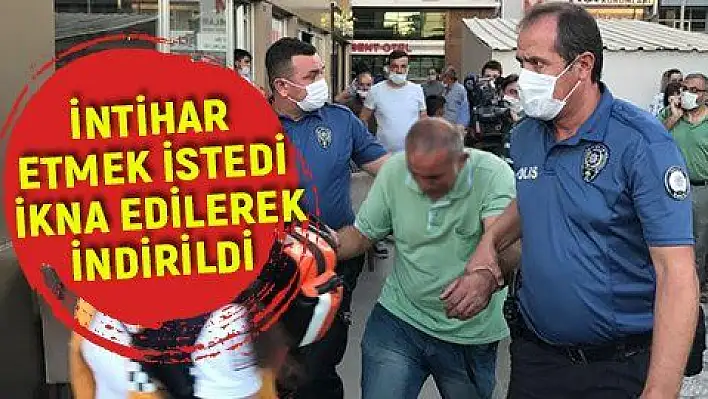 İş merkezinin terasına çıkan adam ikna edildi