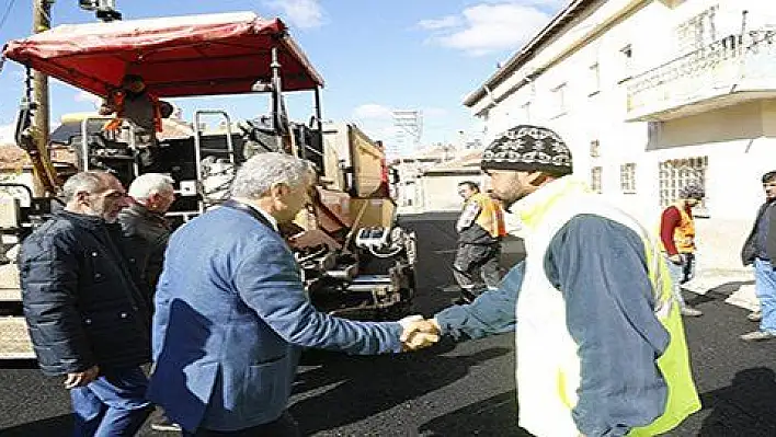 Başkan Çelik, Pınarbaşı'nda yol çalışmalarını takip etti 