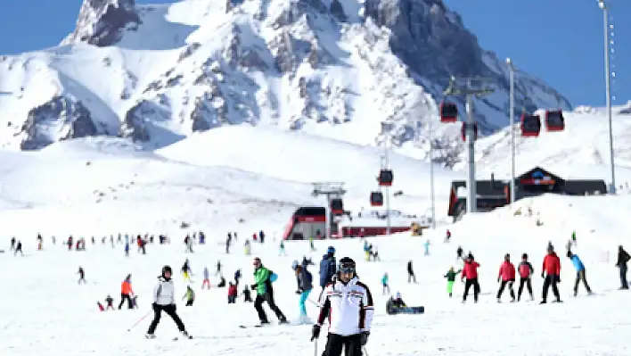 Erciyes yarıyıl tatilini dolu dolu geçiriyor