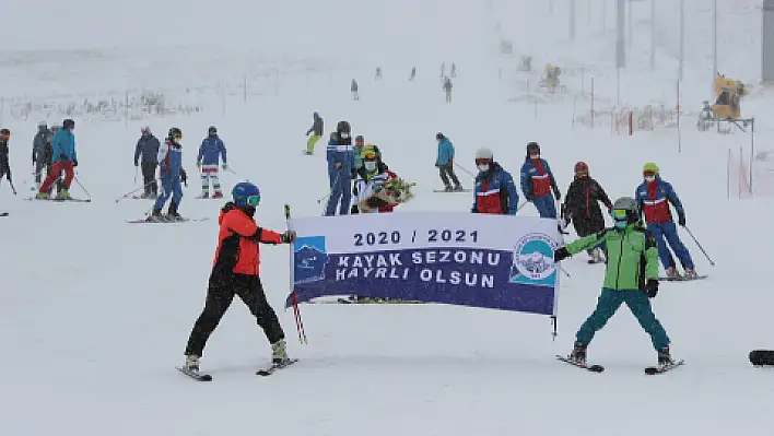 Erciyes'te kayak sezonu açıldı