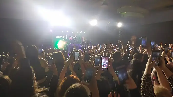 Kayseri    'de Serdar Ortaç rüzgarı esti