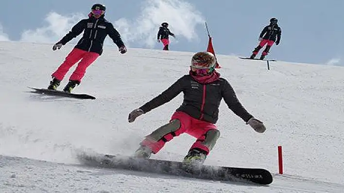 Erciyes'deki Dünya Kupası Snowboard Şampiyonası 40 ülkeden canlı yayınlanacak  