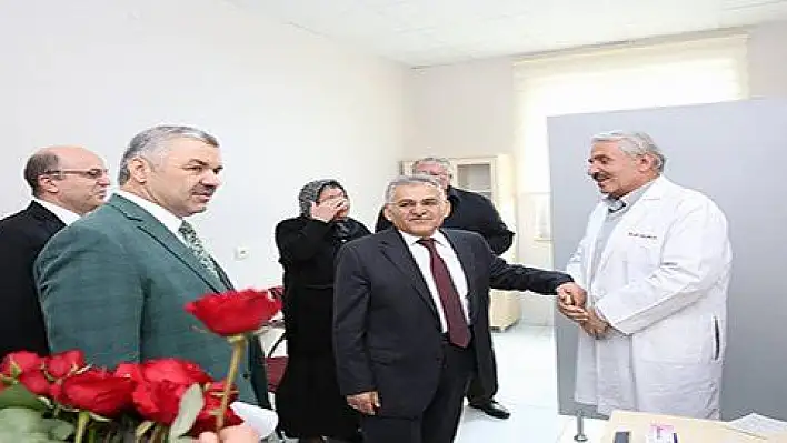 Doktor Başkan'dan 14 Mart Tıp Bayramı'nda En Anlamlı Hediye