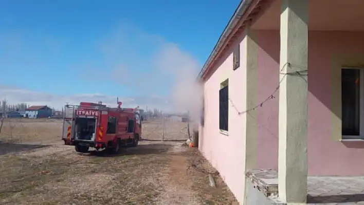 YRP evi yanan vatandaşı yalnız bırakmadı 