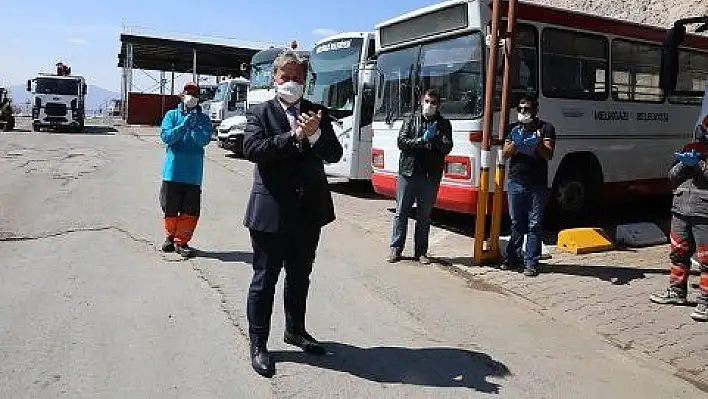 Palancıoğlu, temizlik görevlilerini alkışladı