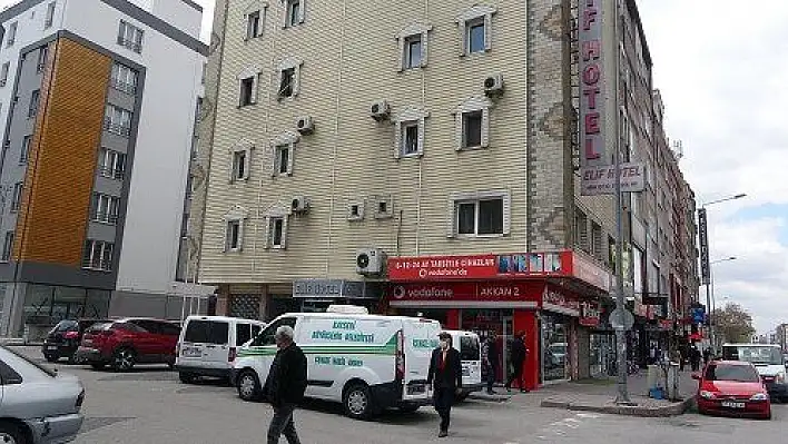 Otel odasında ölü bulundu