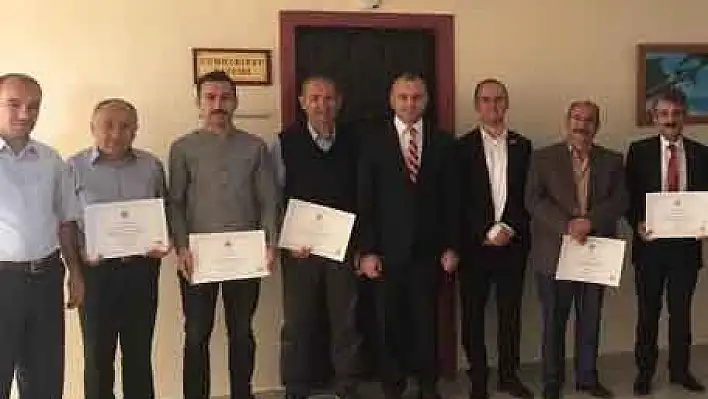 Adliye çalışanlarına Adalet Bakanı Gül'den plaket 