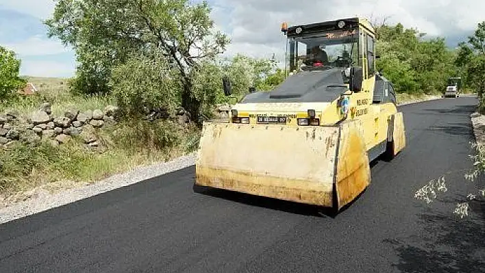 Melikgazi'de asfalt atağı sürüyor