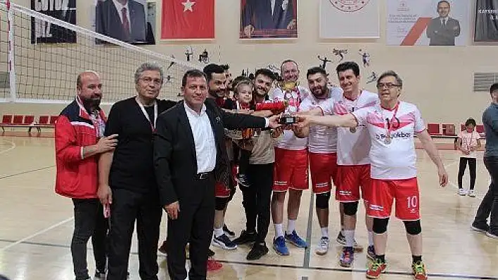 Kurumlar arası Voleybol Turnuvası şampiyonu Büyükbaş Yapı Denetim oldu