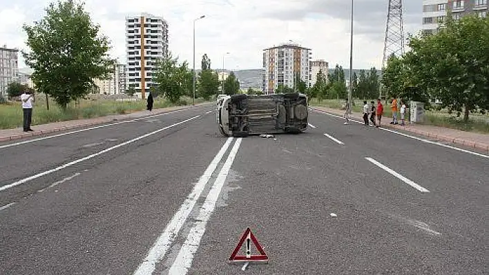 İki otomobilin çarpıştığı kazada 2 kişi yaralandı