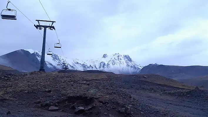 Erciyes beyaz gelinliğini giydi