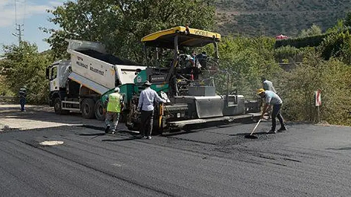 Melikgazi'de asfalt çalışmaları devam ediyor